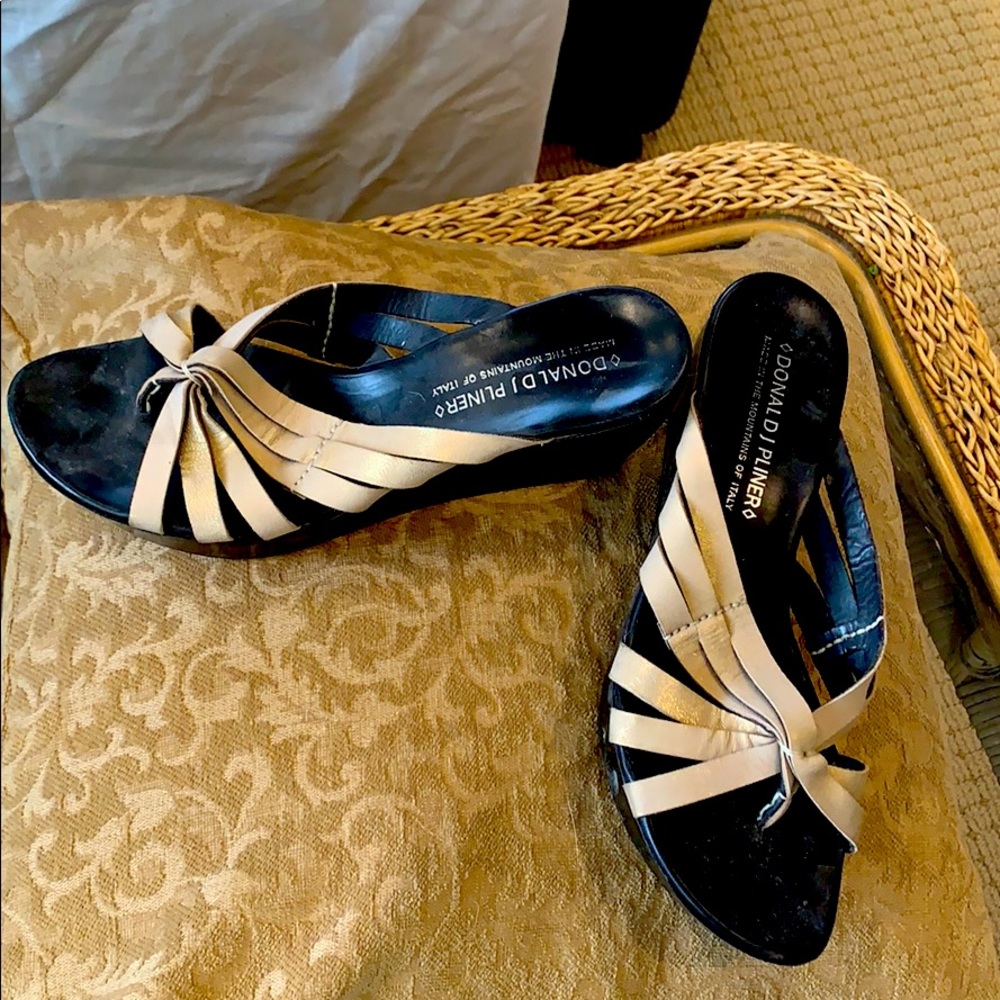Donald Pilner champagne colored wedges
